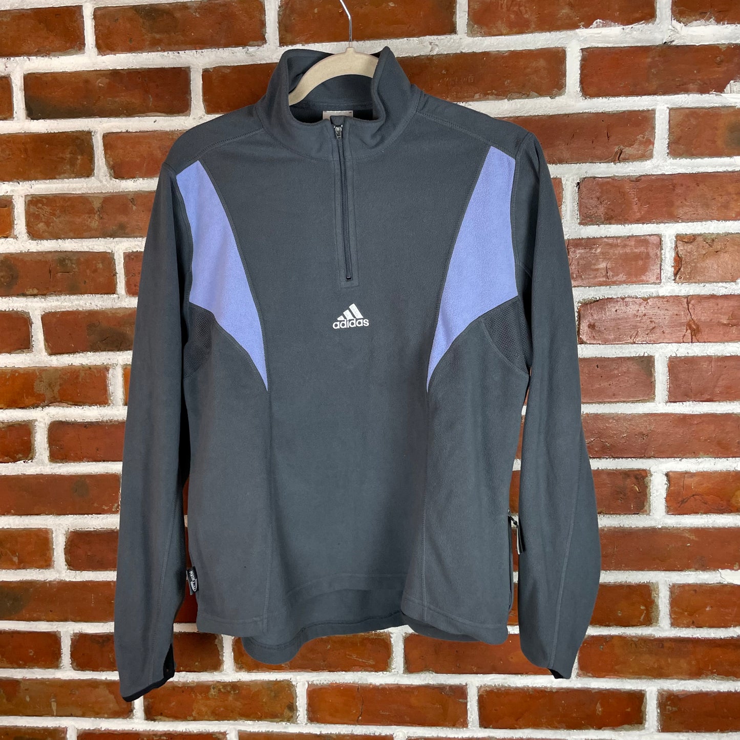 Polar Adidas Central logo